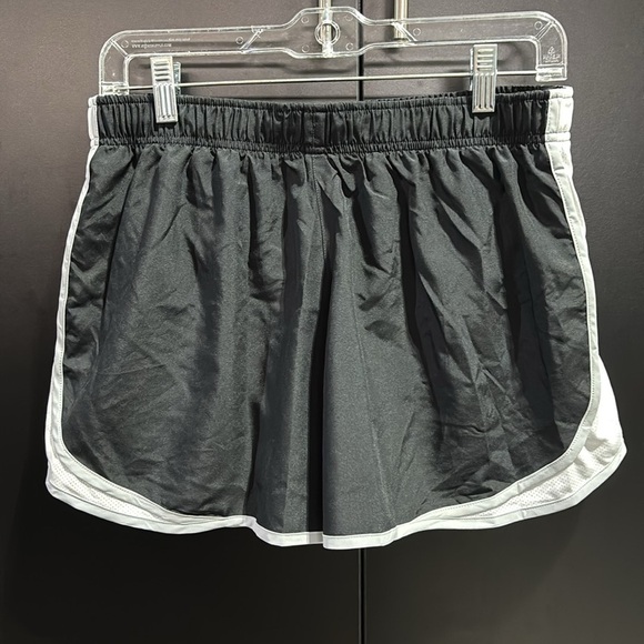 Nike Dri-Fit Running Short panty lined,elastic drawstring waist,mesh side panels - Picture 4 of 9